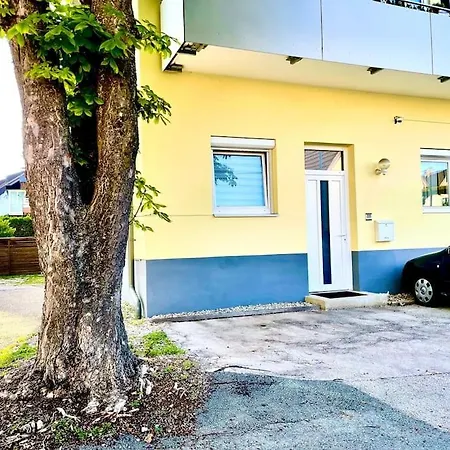 Apartment Schoene Mit Eigenen Eingang Und Terrasse
