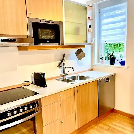 Schoene Mit Eigenen Eingang Und Terrasse *